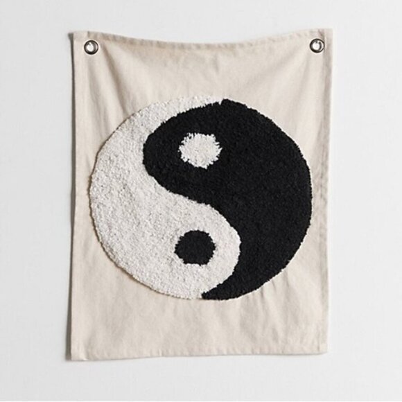Urban Outfitters Yin Yang Tufted Tapestry - Picture 5 of 5